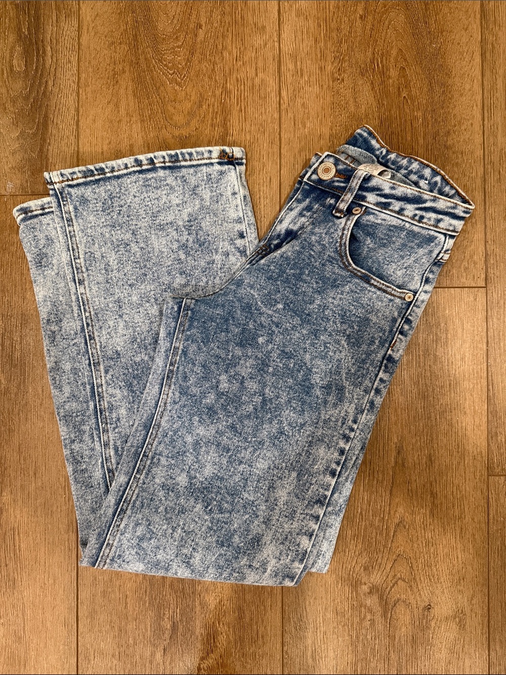 High-Rise Acid Wash Wide-Leg Jeans — Light Blue - Picture 5 of 6